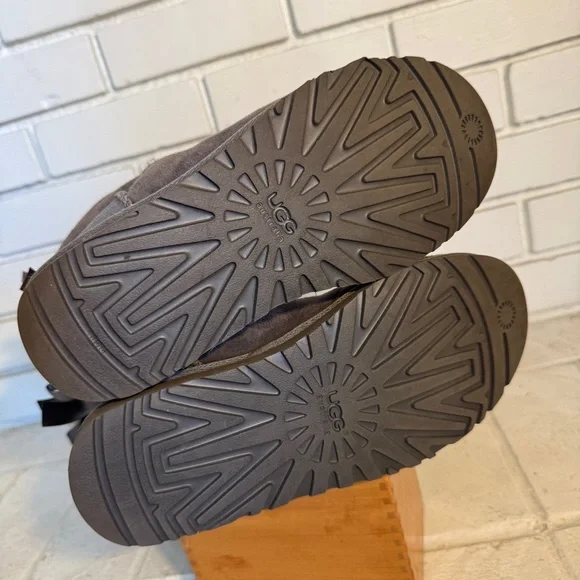 UGG Women's Bailey Bow Winter Boot Size 8 UGG S/N 1007308 - Picture 7 of 11